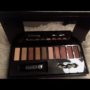 MAKEUP EYESHADOW PALETTE